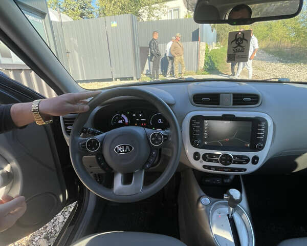 Черный Киа Soul, объемом двигателя 0 л и пробегом 73 тыс. км за 11300 $, фото 7 на Automoto.ua