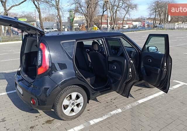Черный Киа Soul, объемом двигателя 1.6 л и пробегом 100 тыс. км за 10000 $, фото 7 на Automoto.ua