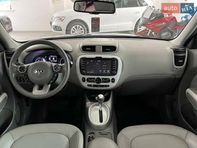 Чорний Кіа Soul, об'ємом двигуна 0 л та пробігом 122 тис. км за 11700 $, фото 7 на Automoto.ua