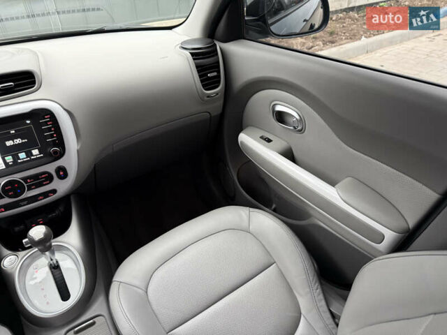 Черный Киа Soul, объемом двигателя 0 л и пробегом 132 тыс. км за 10500 $, фото 56 на Automoto.ua