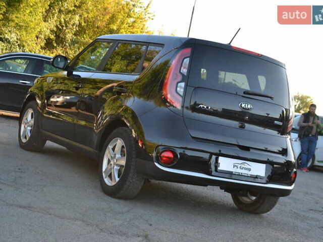 Чорний Кіа Soul, об'ємом двигуна 0 л та пробігом 110 тис. км за 10999 $, фото 10 на Automoto.ua
