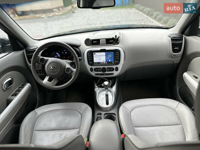 Черный Киа Soul, объемом двигателя 0 л и пробегом 98 тыс. км за 11200 $, фото 16 на Automoto.ua