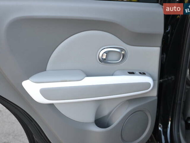 Чорний Кіа Soul, об'ємом двигуна 0 л та пробігом 110 тис. км за 10999 $, фото 16 на Automoto.ua