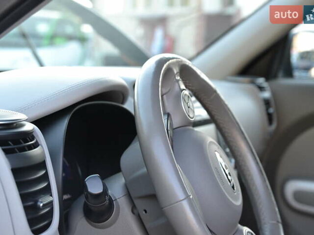 Чорний Кіа Soul, об'ємом двигуна 0 л та пробігом 110 тис. км за 10999 $, фото 17 на Automoto.ua