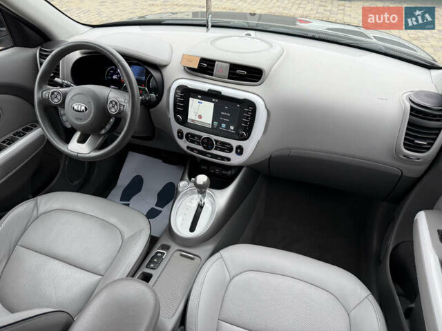 Черный Киа Soul, объемом двигателя 0 л и пробегом 131 тыс. км за 10300 $, фото 57 на Automoto.ua