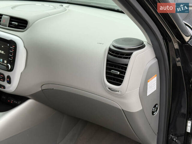 Черный Киа Soul, объемом двигателя 0 л и пробегом 132 тыс. км за 10500 $, фото 77 на Automoto.ua