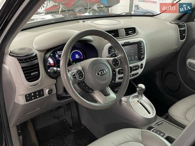 Чорний Кіа Soul, об'ємом двигуна 0 л та пробігом 122 тис. км за 11700 $, фото 6 на Automoto.ua