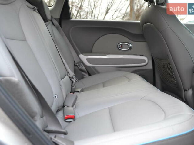 Чорний Кіа Soul, об'ємом двигуна 0 л та пробігом 111 тис. км за 10550 $, фото 19 на Automoto.ua