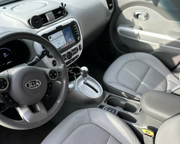 Черный Киа Soul, объемом двигателя 0 л и пробегом 98 тыс. км за 11200 $, фото 11 на Automoto.ua