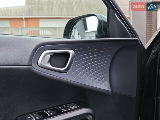 Чорний Кіа Soul, об'ємом двигуна 0 л та пробігом 112 тис. км за 17900 $, фото 22 на Automoto.ua