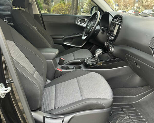 Черный Киа Soul, объемом двигателя 2 л и пробегом 81 тыс. км за 14650 $, фото 27 на Automoto.ua