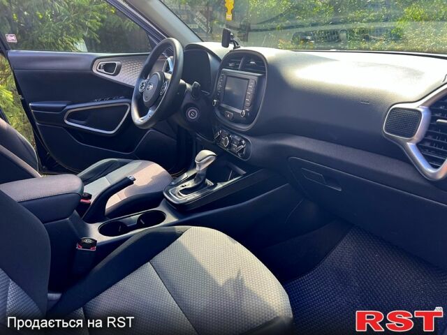 Черный Киа Soul, объемом двигателя 2 л и пробегом 94 тыс. км за 13800 $, фото 4 на Automoto.ua