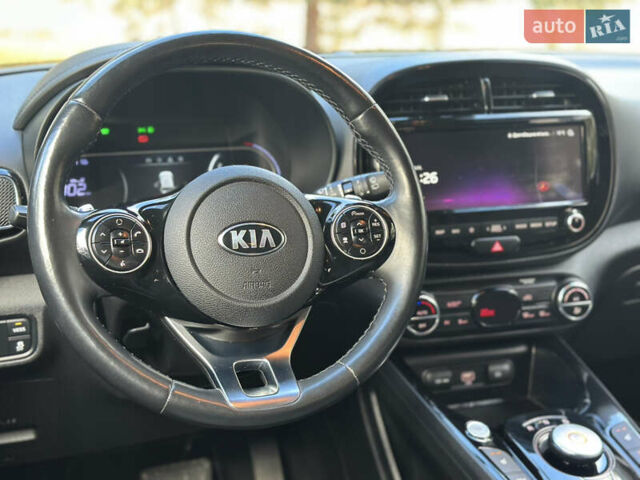 Черный Киа Soul, объемом двигателя 0 л и пробегом 100 тыс. км за 18800 $, фото 18 на Automoto.ua