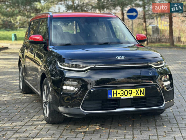 Черный Киа Soul, объемом двигателя 0 л и пробегом 100 тыс. км за 18800 $, фото 2 на Automoto.ua