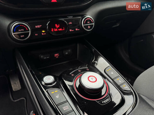 Черный Киа Soul, объемом двигателя 0 л и пробегом 128 тыс. км за 17999 $, фото 32 на Automoto.ua