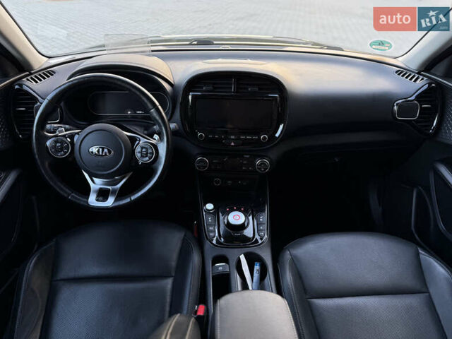 Чорний Кіа Soul, об'ємом двигуна 0 л та пробігом 110 тис. км за 18100 $, фото 6 на Automoto.ua