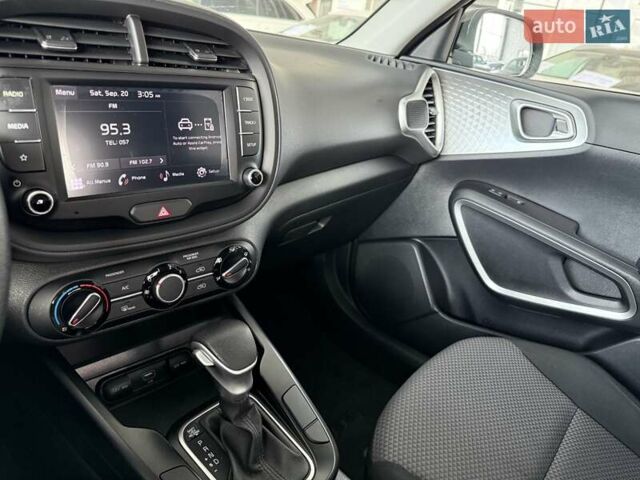 Черный Киа Soul, объемом двигателя 2 л и пробегом 68 тыс. км за 15500 $, фото 14 на Automoto.ua
