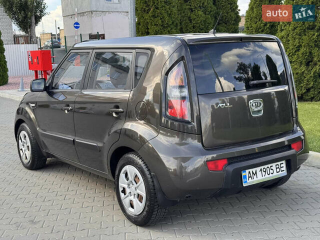 Коричневий Кіа Soul, об'ємом двигуна 1.59 л та пробігом 300 тис. км за 6200 $, фото 5 на Automoto.ua