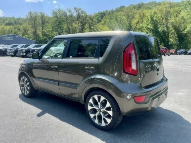 Коричневый Киа Soul, объемом двигателя 2 л и пробегом 80 тыс. км за 1900 $, фото 4 на Automoto.ua