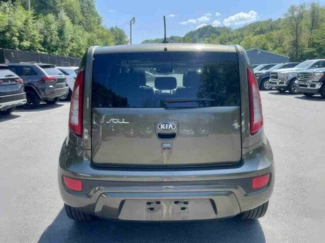 Коричневый Киа Soul, объемом двигателя 2 л и пробегом 81 тыс. км за 4300 $, фото 3 на Automoto.ua