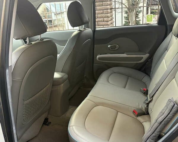Коричневый Киа Soul, объемом двигателя 0 л и пробегом 83 тыс. км за 6900 $, фото 7 на Automoto.ua