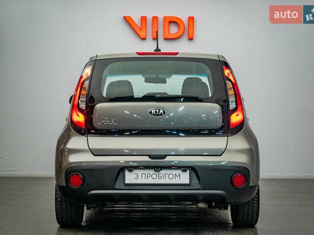 Коричневий Кіа Soul, об'ємом двигуна 1.6 л та пробігом 122 тис. км за 11382 $, фото 5 на Automoto.ua