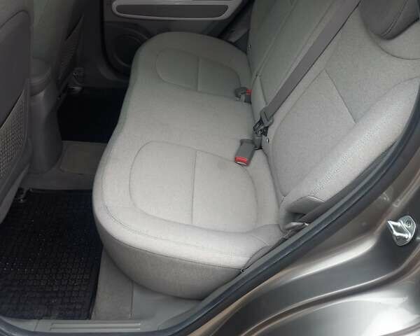 Коричневый Киа Soul, объемом двигателя 0 л и пробегом 115 тыс. км за 10400 $, фото 14 на Automoto.ua