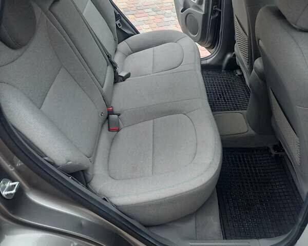 Коричневый Киа Soul, объемом двигателя 0 л и пробегом 115 тыс. км за 10400 $, фото 11 на Automoto.ua