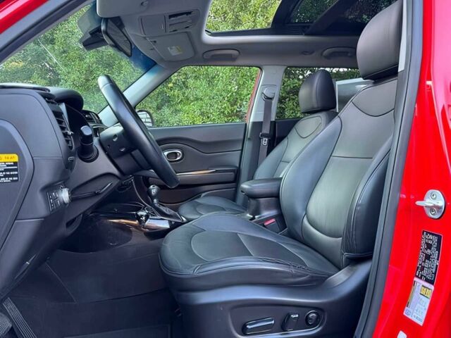 Киа Soul 2016 в Тернополе на Automoto.ua Красный Киа Soul, объемом двигателя 2 л и пробегом 71 тыс. км за 5180 $, фото 8 на Automoto.ua