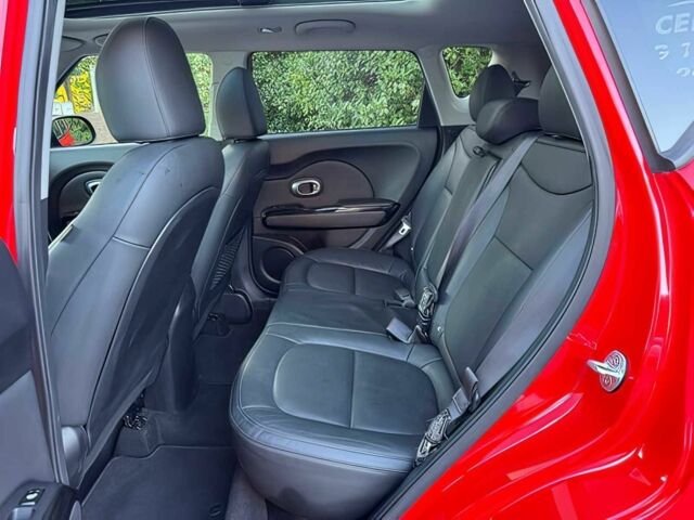 Киа Soul 2016 в Тернополе на Automoto.ua Красный Киа Soul, объемом двигателя 2 л и пробегом 71 тыс. км за 5180 $, фото 12 на Automoto.ua