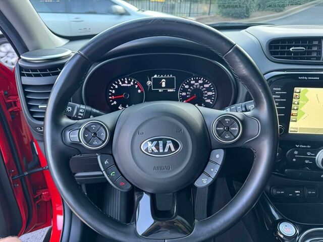 Киа Soul 2016 в Тернополе на Automoto.ua Красный Киа Soul, объемом двигателя 2 л и пробегом 71 тыс. км за 5180 $, фото 10 на Automoto.ua