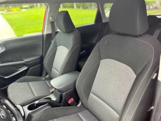 Красный Киа Soul, объемом двигателя 2 л и пробегом 29 тыс. км за 3000 $, фото 5 на Automoto.ua