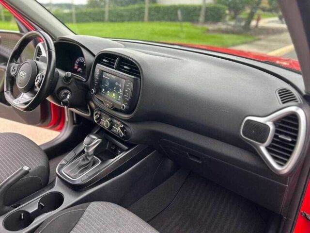 Красный Киа Soul, объемом двигателя 2 л и пробегом 29 тыс. км за 3000 $, фото 10 на Automoto.ua