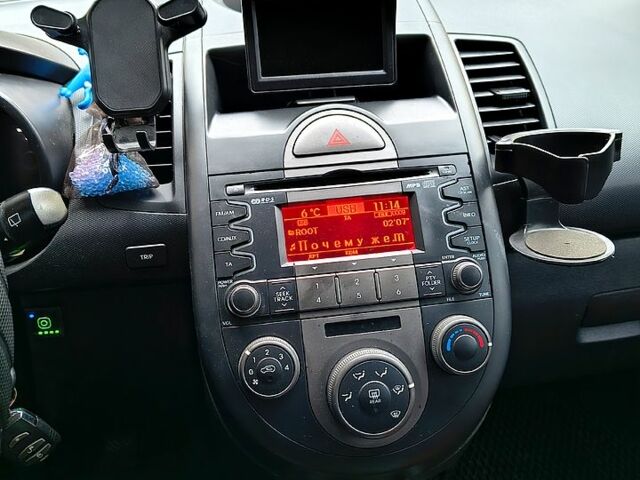 Красный Киа Soul, объемом двигателя 1.6 л и пробегом 150 тыс. км за 5500 $, фото 6 на Automoto.ua