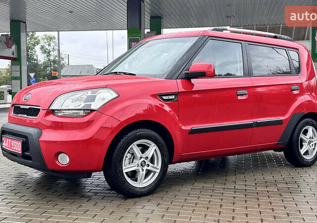 Красный Киа Soul, объемом двигателя 1.59 л и пробегом 212 тыс. км за 5950 $, фото 3 на Automoto.ua