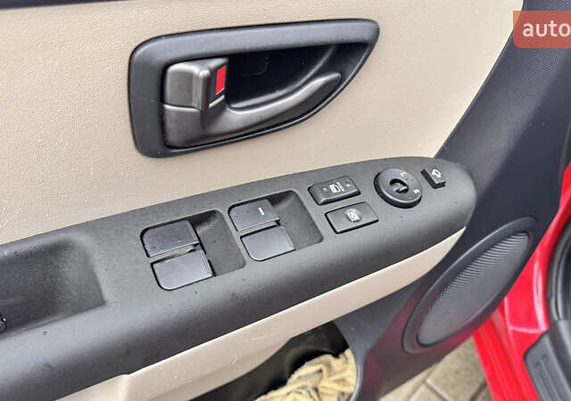 Красный Киа Soul, объемом двигателя 1.59 л и пробегом 212 тыс. км за 5950 $, фото 22 на Automoto.ua