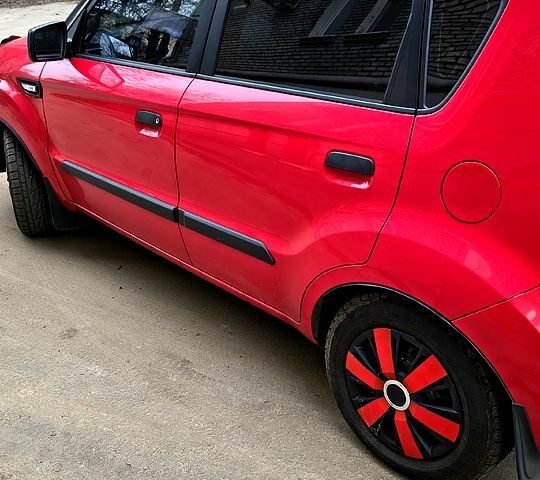 Красный Киа Soul, объемом двигателя 1.6 л и пробегом 150 тыс. км за 5500 $, фото 3 на Automoto.ua