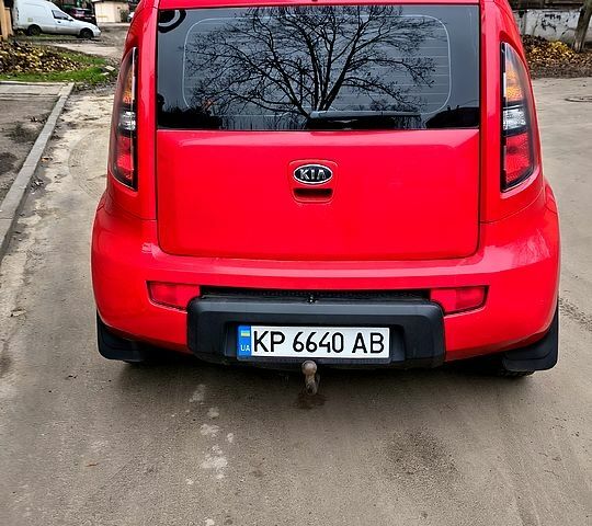 Красный Киа Soul, объемом двигателя 1.6 л и пробегом 150 тыс. км за 5500 $, фото 2 на Automoto.ua