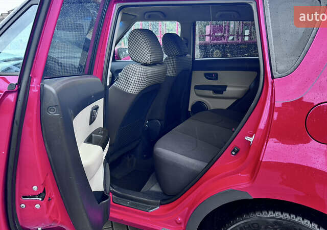 Красный Киа Soul, объемом двигателя 1.59 л и пробегом 212 тыс. км за 5950 $, фото 19 на Automoto.ua