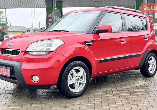 Красный Киа Soul, объемом двигателя 1.59 л и пробегом 212 тыс. км за 5950 $, фото 2 на Automoto.ua