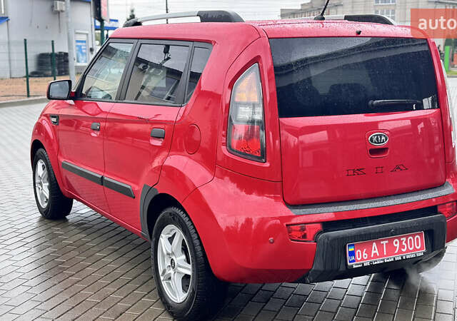 Красный Киа Soul, объемом двигателя 1.59 л и пробегом 212 тыс. км за 5950 $, фото 16 на Automoto.ua
