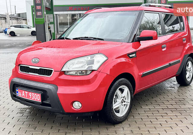 Красный Киа Soul, объемом двигателя 1.59 л и пробегом 212 тыс. км за 5950 $, фото 1 на Automoto.ua