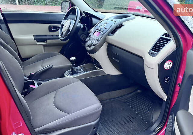 Красный Киа Soul, объемом двигателя 1.6 л и пробегом 212 тыс. км за 6600 $, фото 25 на Automoto.ua