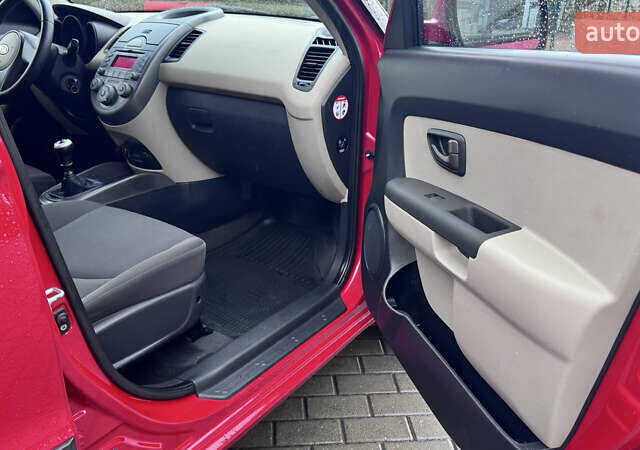Красный Киа Soul, объемом двигателя 1.6 л и пробегом 212 тыс. км за 6600 $, фото 27 на Automoto.ua
