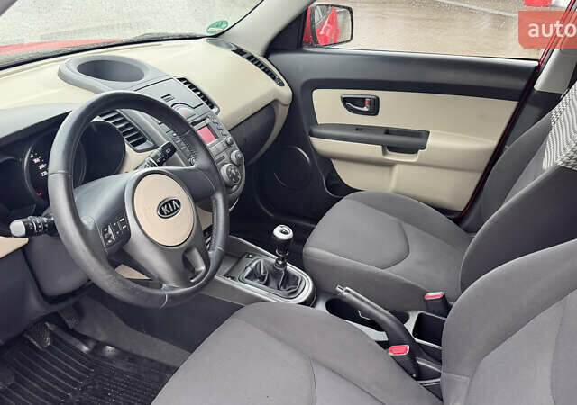 Красный Киа Soul, объемом двигателя 1.6 л и пробегом 212 тыс. км за 6600 $, фото 18 на Automoto.ua
