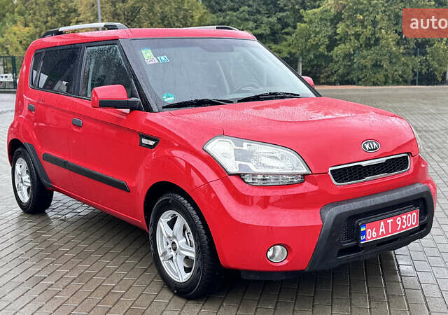 Красный Киа Soul, объемом двигателя 1.6 л и пробегом 212 тыс. км за 6600 $, фото 5 на Automoto.ua