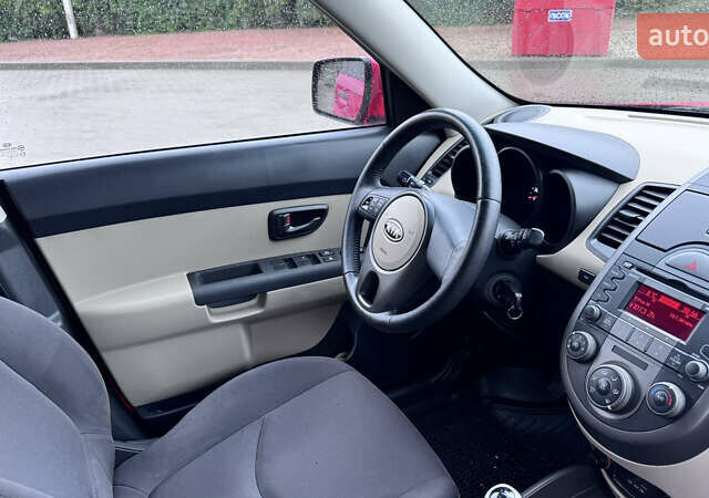 Красный Киа Soul, объемом двигателя 1.6 л и пробегом 212 тыс. км за 6600 $, фото 33 на Automoto.ua