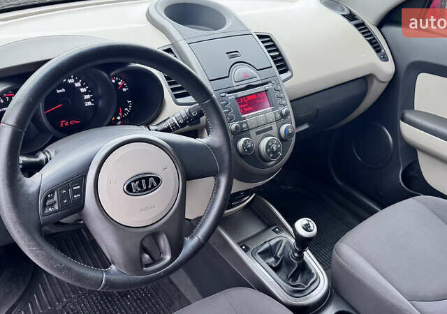 Красный Киа Soul, объемом двигателя 1.6 л и пробегом 212 тыс. км за 6600 $, фото 34 на Automoto.ua