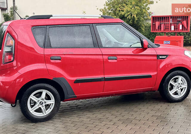 Красный Киа Soul, объемом двигателя 1.6 л и пробегом 212 тыс. км за 6600 $, фото 4 на Automoto.ua