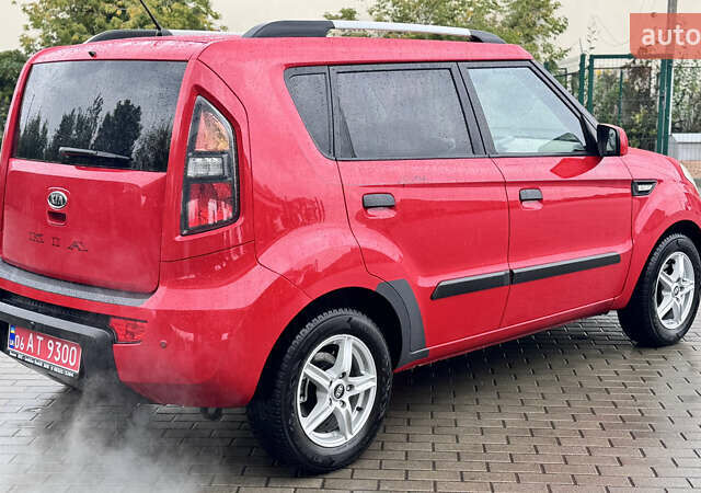 Красный Киа Soul, объемом двигателя 1.6 л и пробегом 212 тыс. км за 6600 $, фото 12 на Automoto.ua